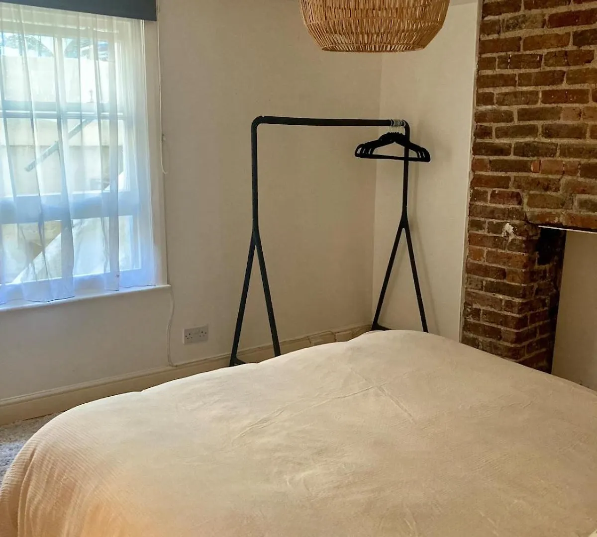 شقة Rose Retreat Stylish 2-Bed Garden Haven In The Heart Of برايتون